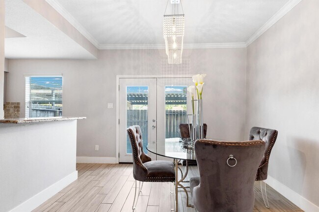 Building Photo - 7700 Creekbend Dr