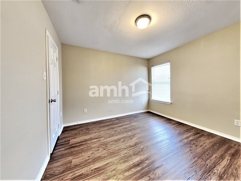 Building Photo - 2673 Silver Hill Dr