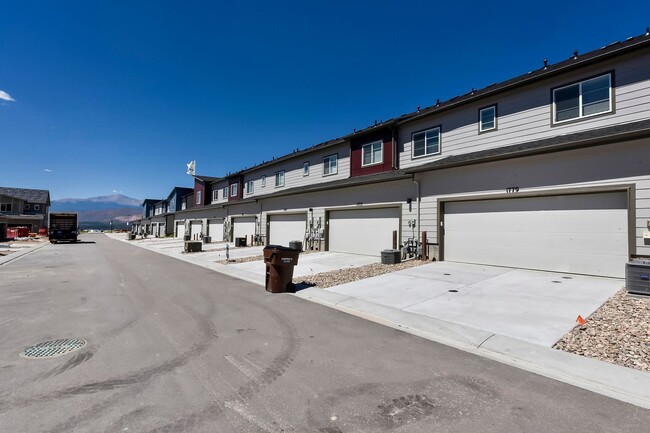 Building Photo - Contemporary Townhome in North CO Springs