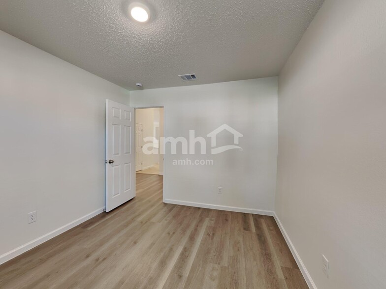 Building Photo - 11141 Pleasant Wood Ln