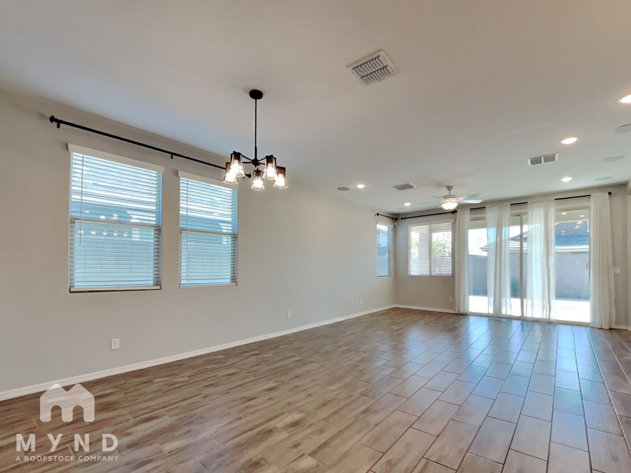 Building Photo - 15093 W Latham St