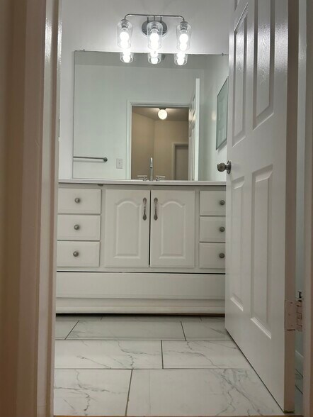 Building Photo - 10760 Russett Ave