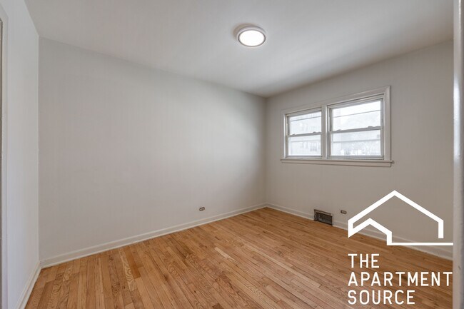 Building Photo - 1749 E 71st Pl