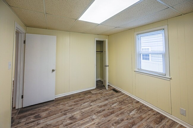 Building Photo - 2232 E Riverside Dr