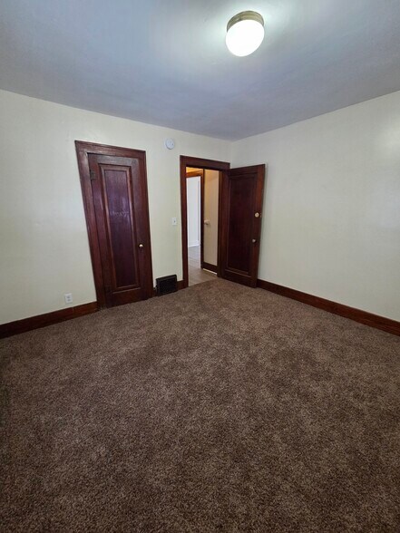 Building Photo - 1938 Clinton St