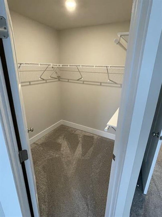 Building Photo - Spacious - Close to Downtown Greenville 3/2.5 Available April 1st