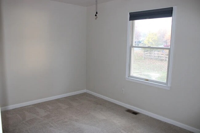 Building Photo - 7 White Birch Dr