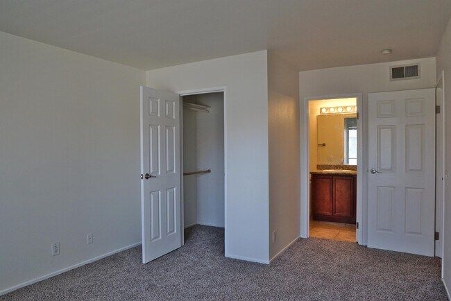 Building Photo - 43376 Cook St