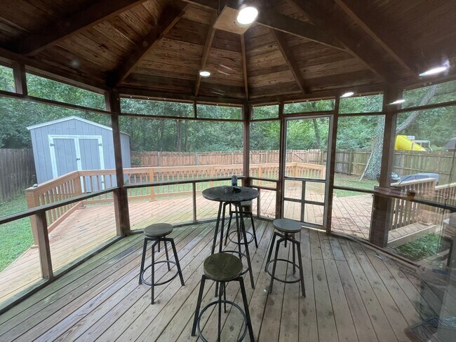 Building Photo - Virginia Beach Gem – 3 Bed, 2.5 Bath with Fenced Yard & Modern Upgrades