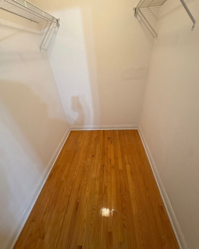 Building Photo - Beautiful 3 bedroom 2 bathroom condo In Near Presidential Library