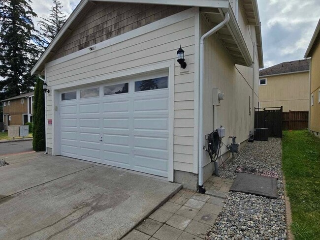 Building Photo - 3807 Easthaven Ave