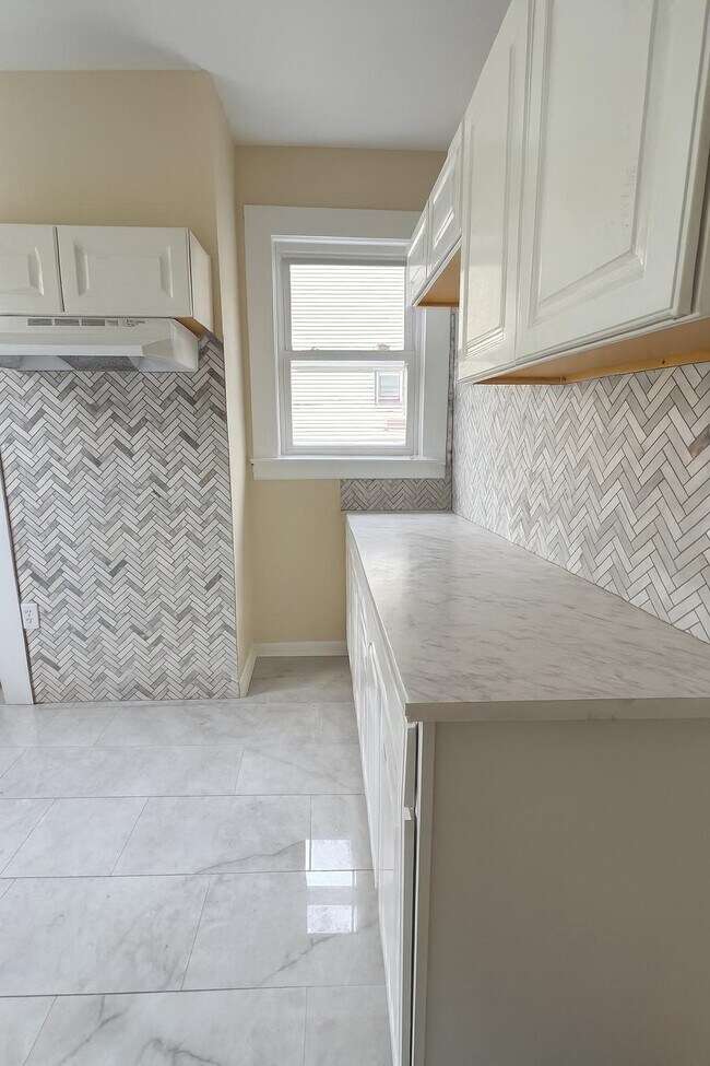 Building Photo - 102 Lexington Ave