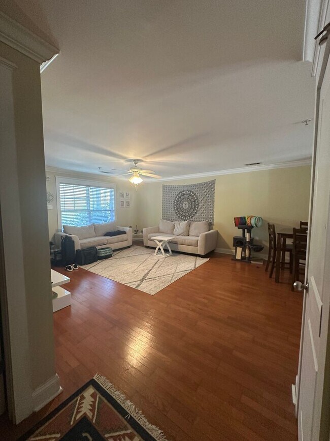 Building Photo - 2 Bedroom 2 Bathroom in gated community of the Summit