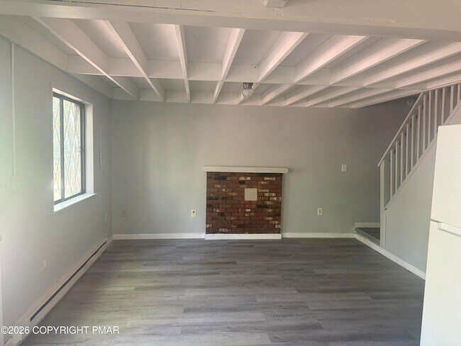 Building Photo - 2111 Spring Dr