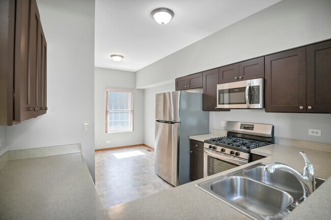 Building Photo - 951 Viewpoint Dr