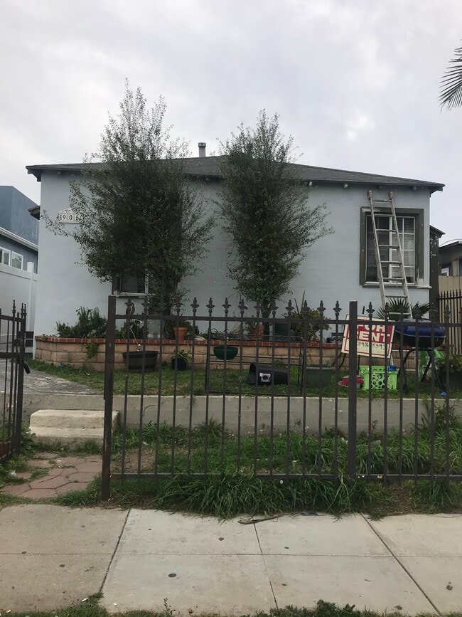 Building Photo - 905 Sartori Ave