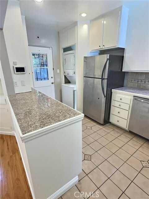 Building Photo - 3484 Ashwood Ave