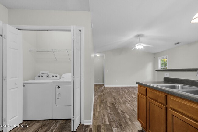 Building Photo - 152 Crooked Run Dr