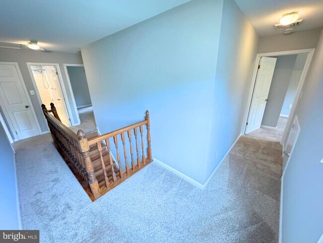 Building Photo - 3063 Schubert Dr