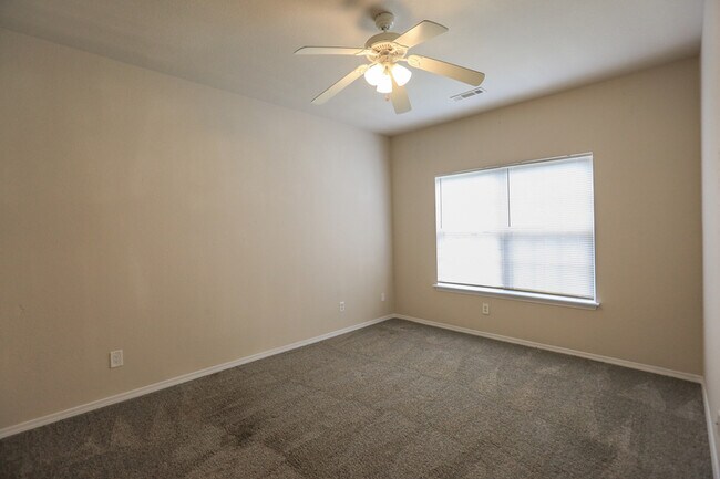 Building Photo - 3509 SW Deerfield Blvd