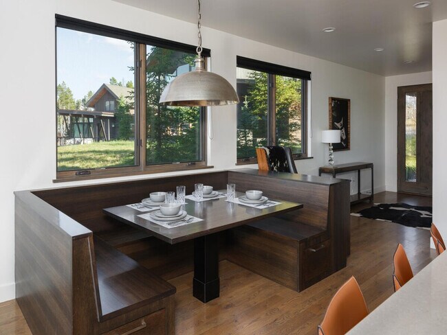 Building Photo - 6 Silver Peaks Dr