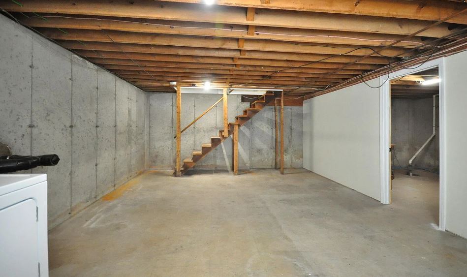 Building Photo - 1700 Farmington Ave