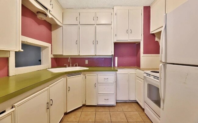 Building Photo - 1544 N Sedgwick Ave