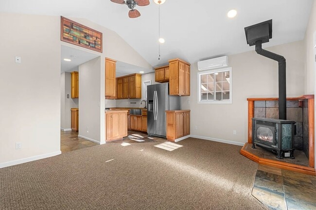 Building Photo - Darling cottage nestled in the woods near Holiday Market in Pleasant Valley!