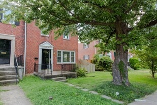 Building Photo - 978 Radcliffe Rd