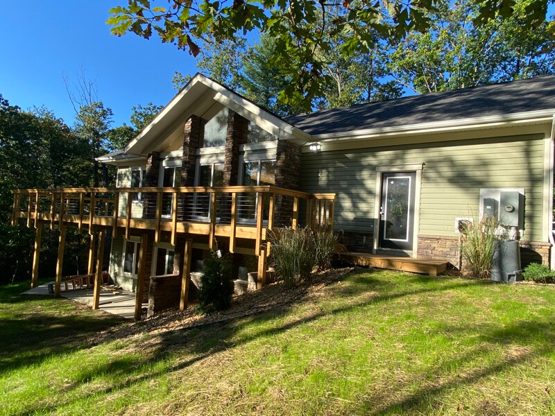 Building Photo - 515 Lakeview Dr
