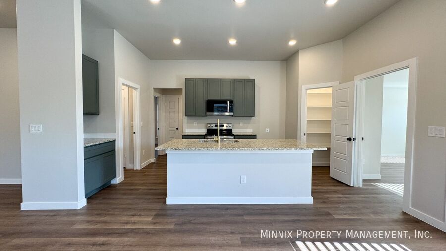 Building Photo - 2131 Langford Ave