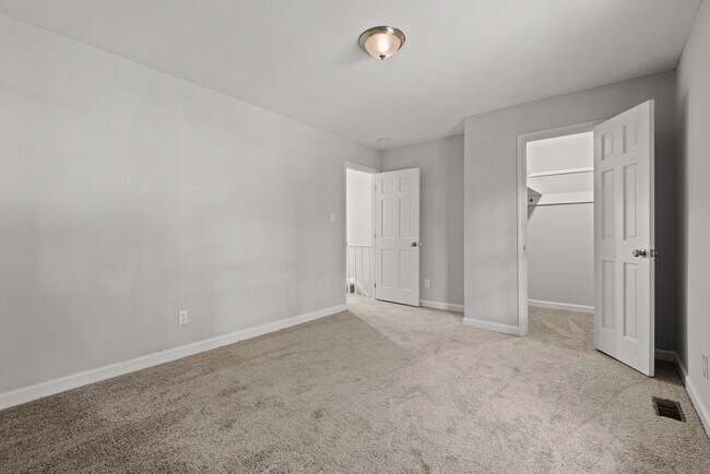 Building Photo - Raleigh 2bedroom 1.5 bathroom townhome- Available Now