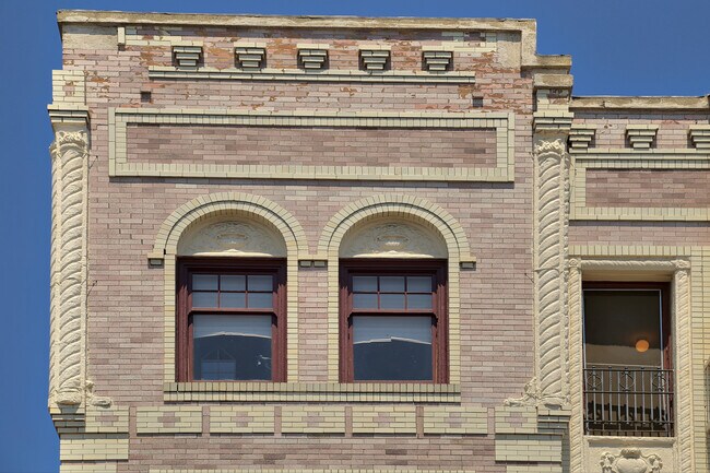 Building Photo - 2121 James M Wood Blvd