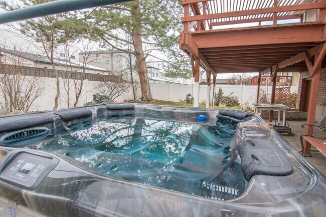 Building Photo - Really Nice 4 bedroom 3 Bath Home on Spacious Lot!