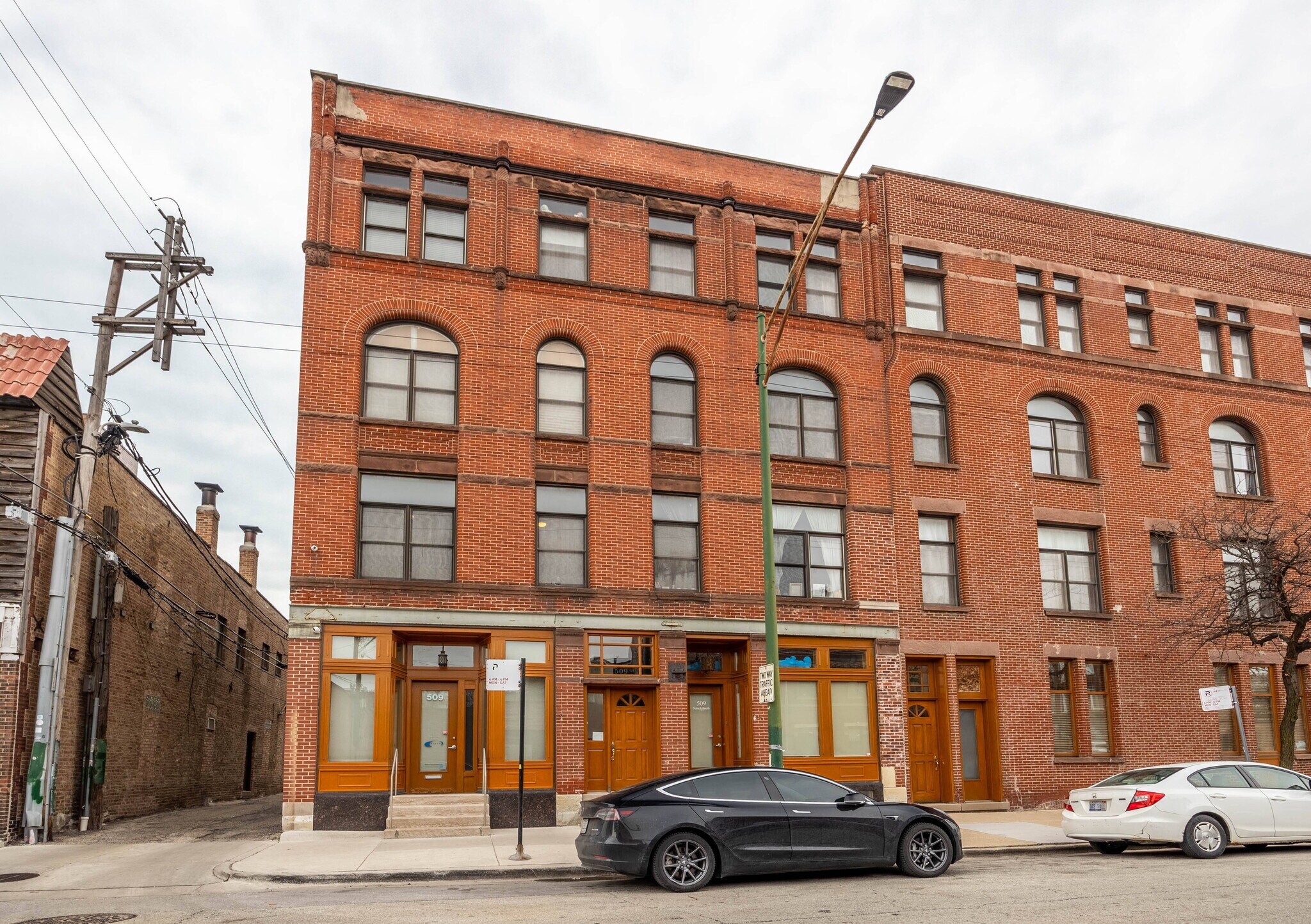 Building Photo - 509 N Racine Ave