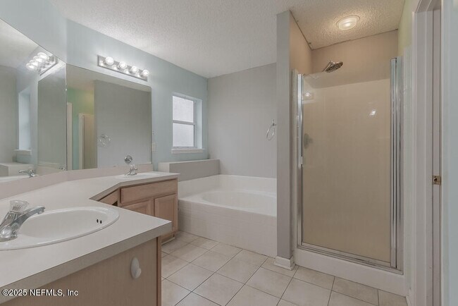 Building Photo - 14004 Crestwick Dr W