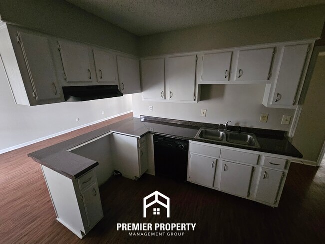 Building Photo - 6622 Amersham Dr