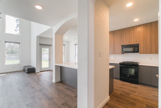 Building Photo - 102 E Lasting Spring Cir