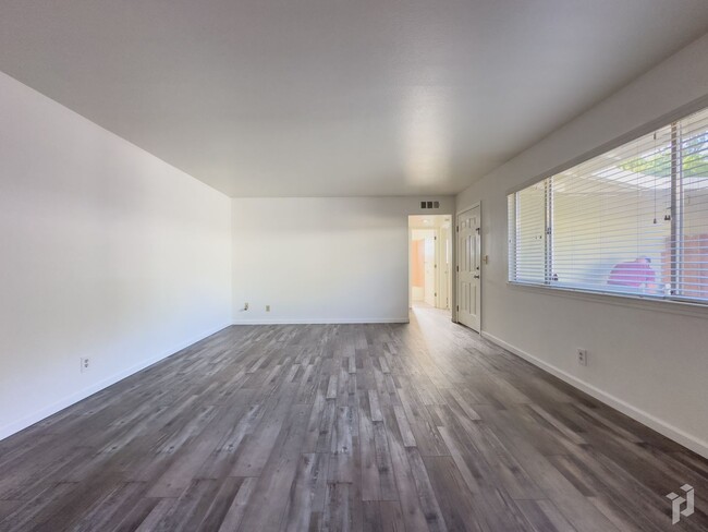 Building Photo - Beautifully Updated Condo! MOVE IN SPECIAL...