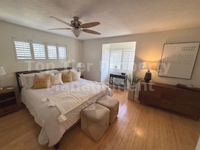 Building Photo - **Beautiful, Fully-Furnished 2 bed / 2.5 b...