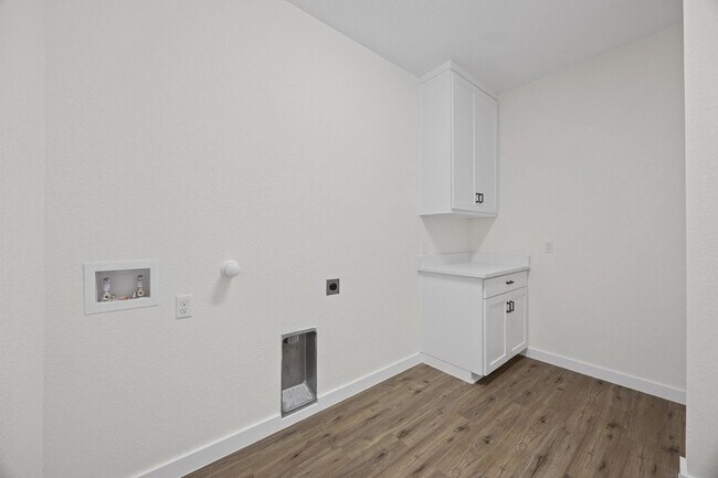 Building Photo - 17701 Village Dr