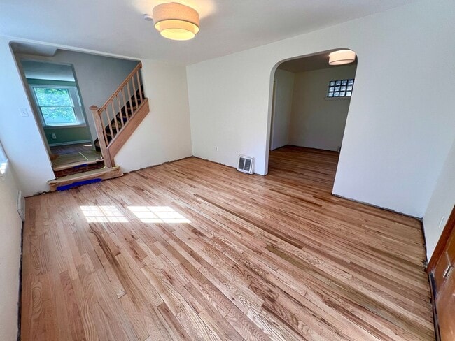 Building Photo - Pittsburgh - 2 Bedroom 1.5 Bathroom - Home...