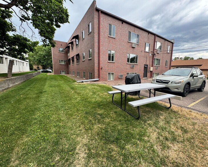 Building Photo - 2054 S Milwaukee St