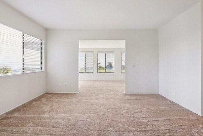 Building Photo - Beautiful Ocean & Golfcourse View!