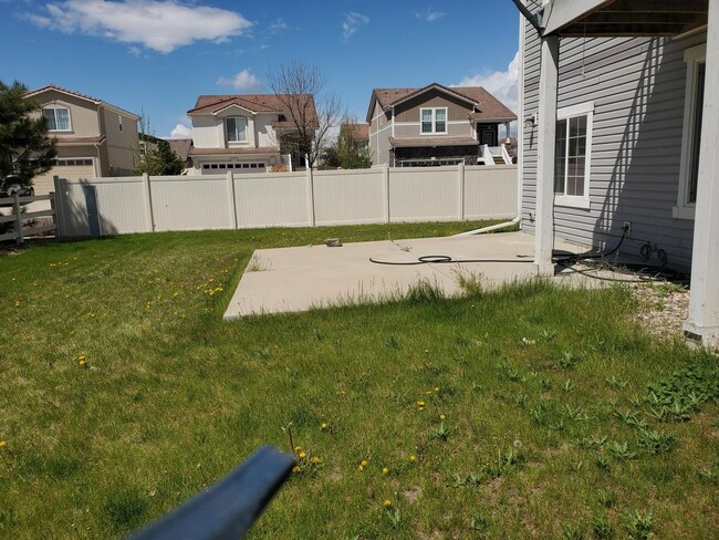 Building Photo - Tri-Level with Primary at top and 2 bedrooms on the lower level.