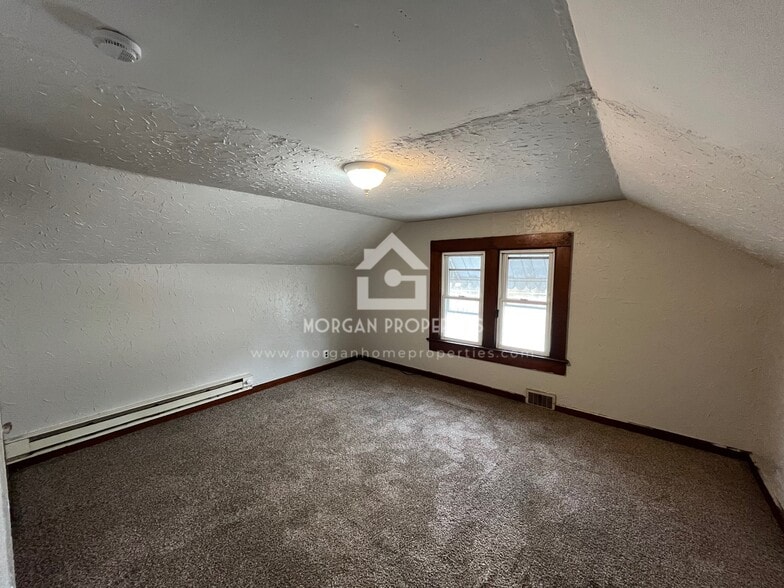 Building Photo - 542 W Wilson Ave