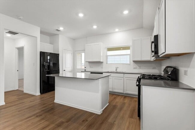 Building Photo - 104 Winged Foot Ct