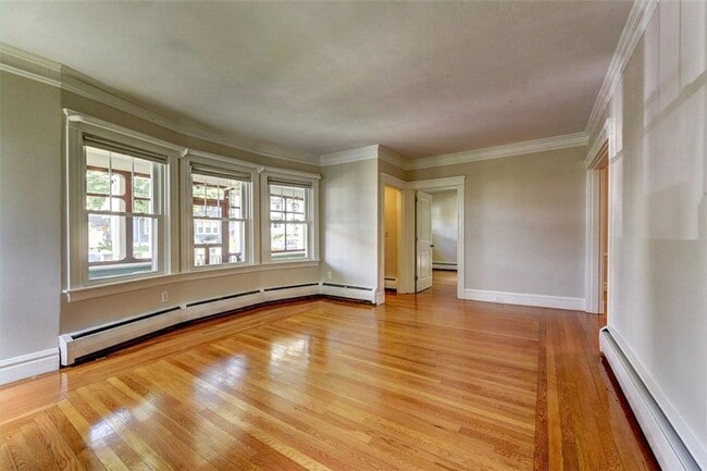 Building Photo - ****Pawtucket/Oakhill - Three Bed Single F...