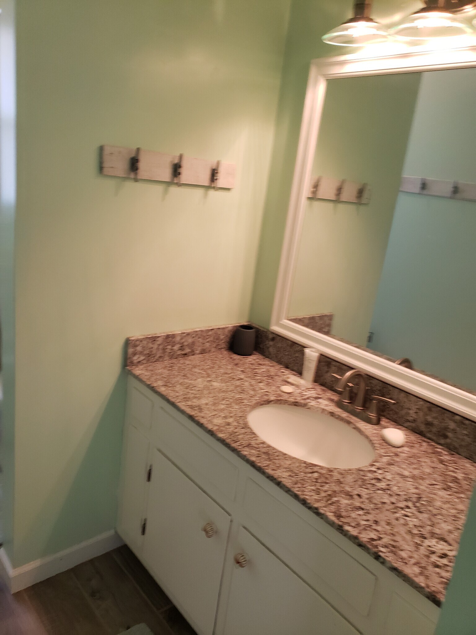 A bath - 1207 Fort Fisher Blvd N