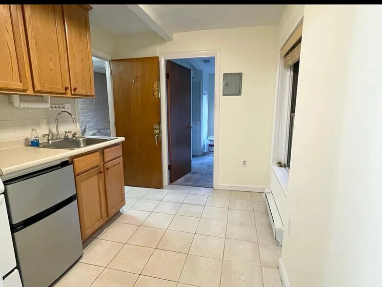 Building Photo - 7 Grove St